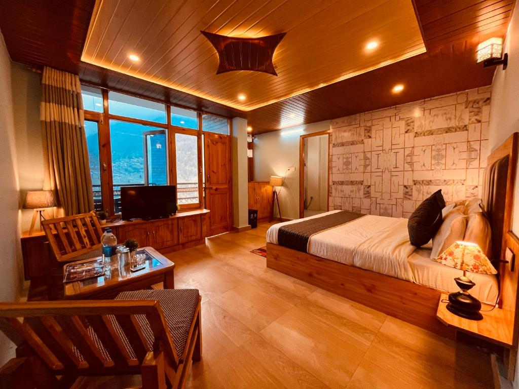 Postel nebo postele na pokoji v ubytování Sana cottage - Affordable Luxury Stay in Manali