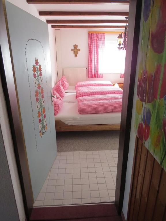 Gästehaus Huber - traditional Sixties Hostel - Triple Room With Balcony