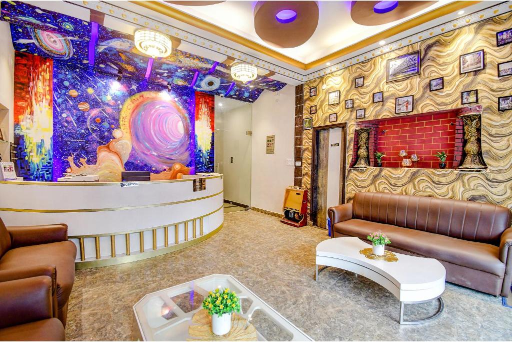 Posezení v ubytování FabHotel Prime Rockstar Suites