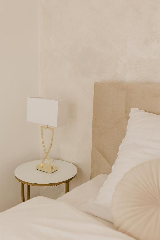 A bed or beds in a room at Hill View Apartment Tatragolf