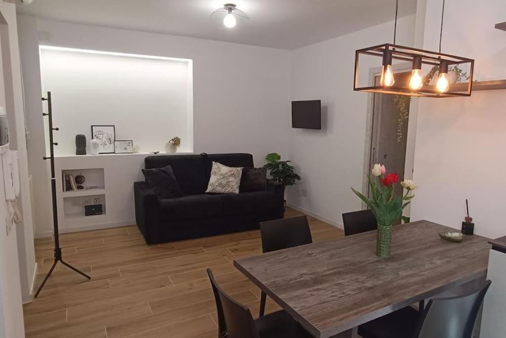 Η κουζίνα ή μικρή κουζίνα στο Casa Camelia - appartamento in centro a Seregno