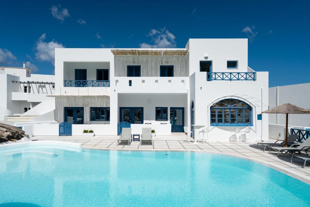The swimming pool at or close to Hotel Sunshine