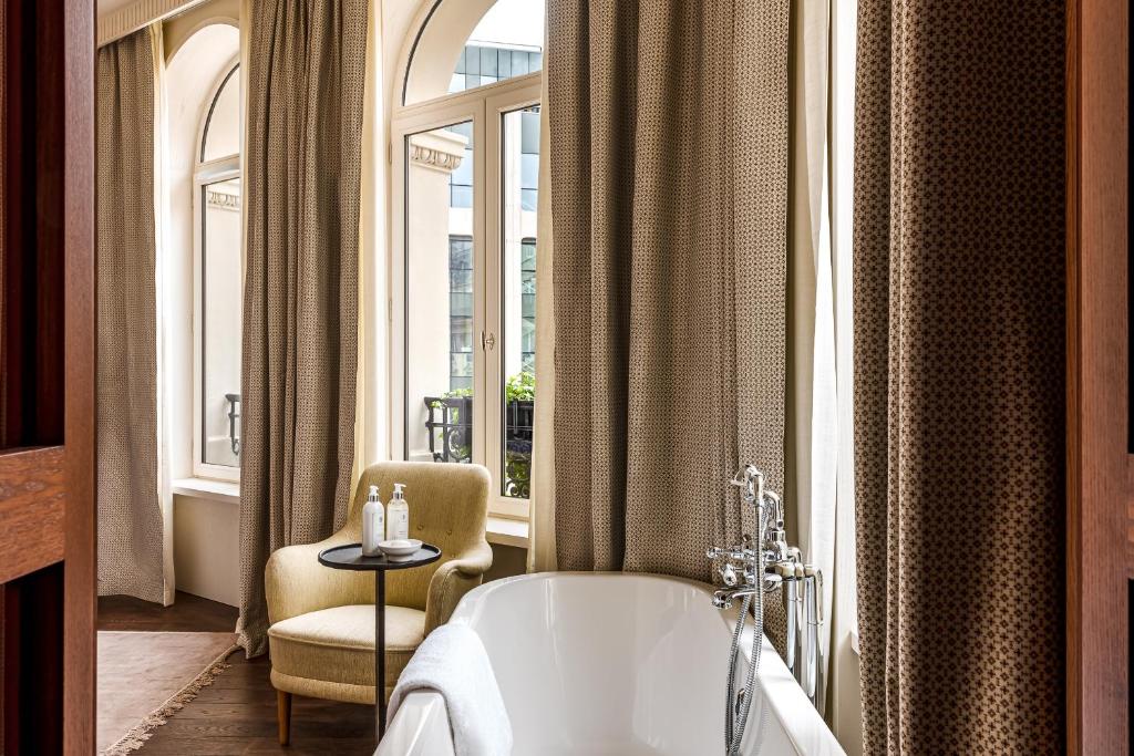 Château des Fleurs Hôtel & Spa Paris - Resim 21