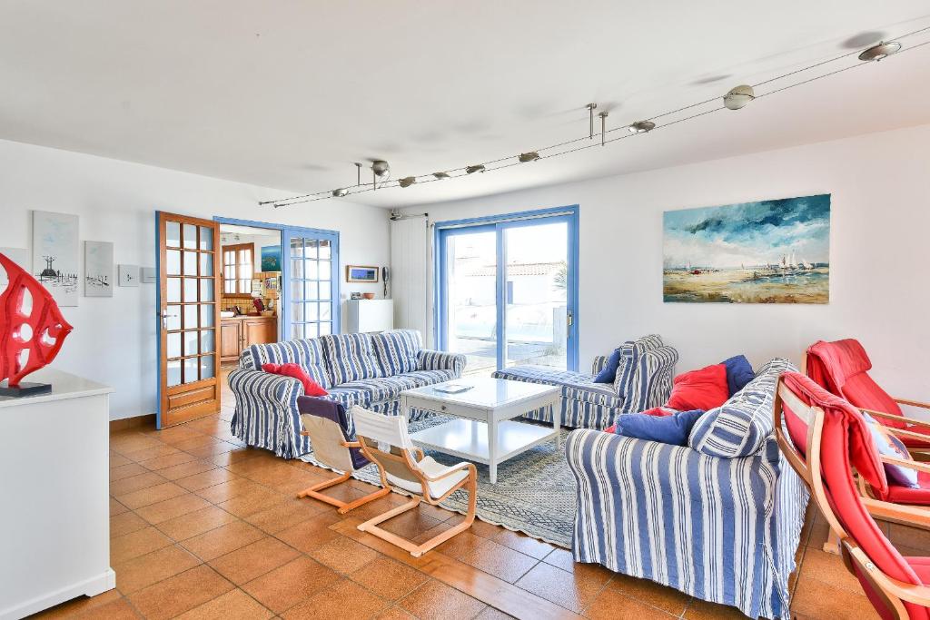 Posedenie v ubytovaní Maison pour 11 - Piscine - Noirmoutier-en-L'île