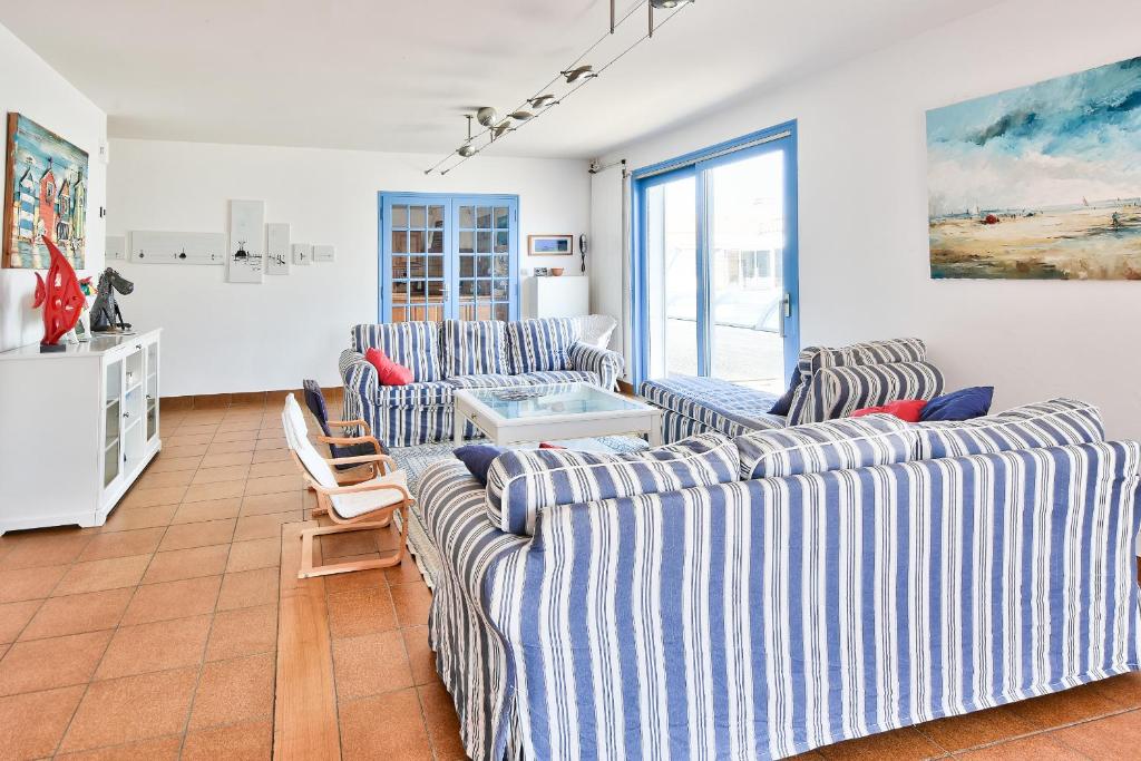 Posedenie v ubytovaní Maison pour 11 - Piscine - Noirmoutier-en-L'île