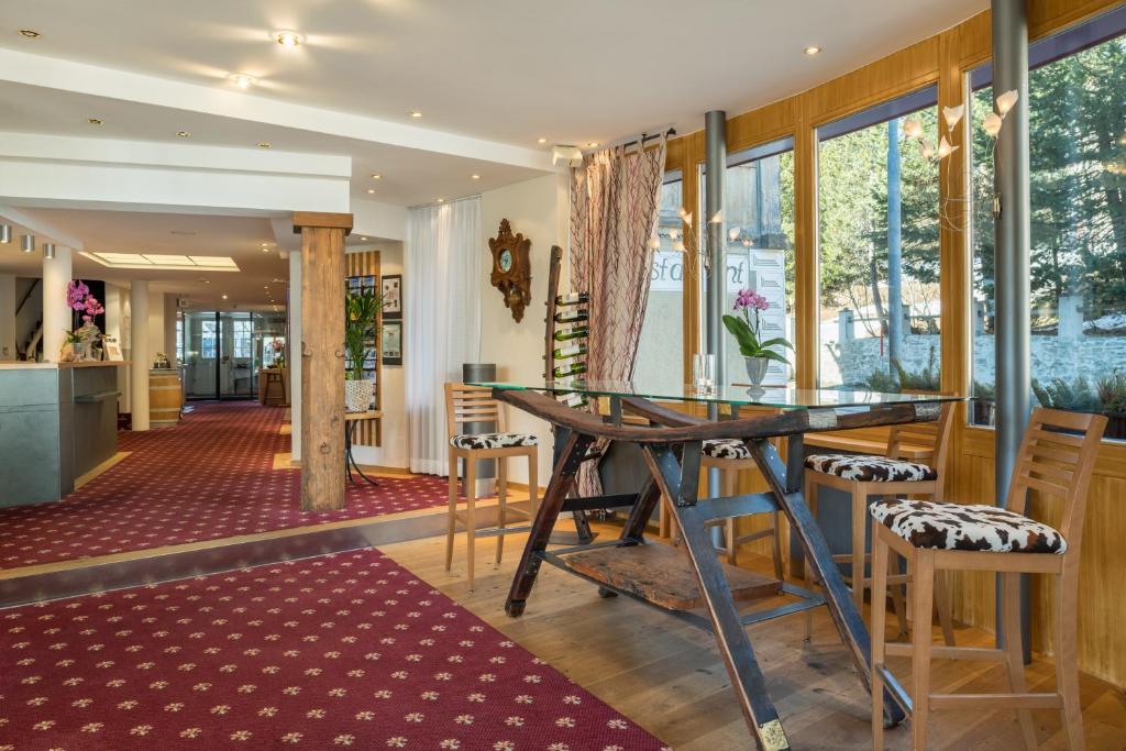 Posezení v ubytování Schweizerhaus Swiss Quality Hotel