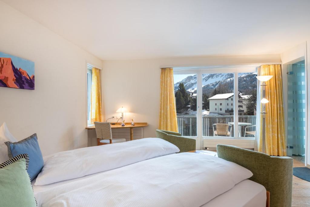 Postel nebo postele na pokoji v ubytování Schweizerhaus Swiss Quality Hotel