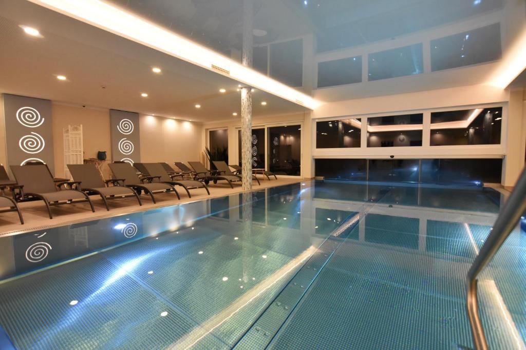 Bazén v ubytování das Balance - Spa & Golf Hotel am Wörthersee nebo v jeho okolí
