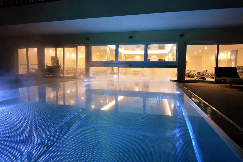 Bazén v ubytování das Balance - Spa & Golf Hotel am Wörthersee nebo v jeho okolí