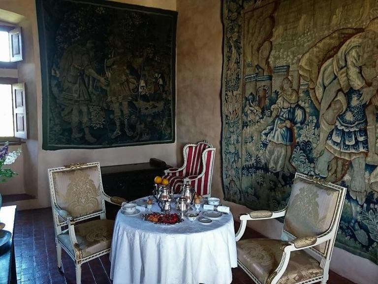 Posezení v ubytování CHATEAU LA SERVAYRIE - Chambre d'hôtes