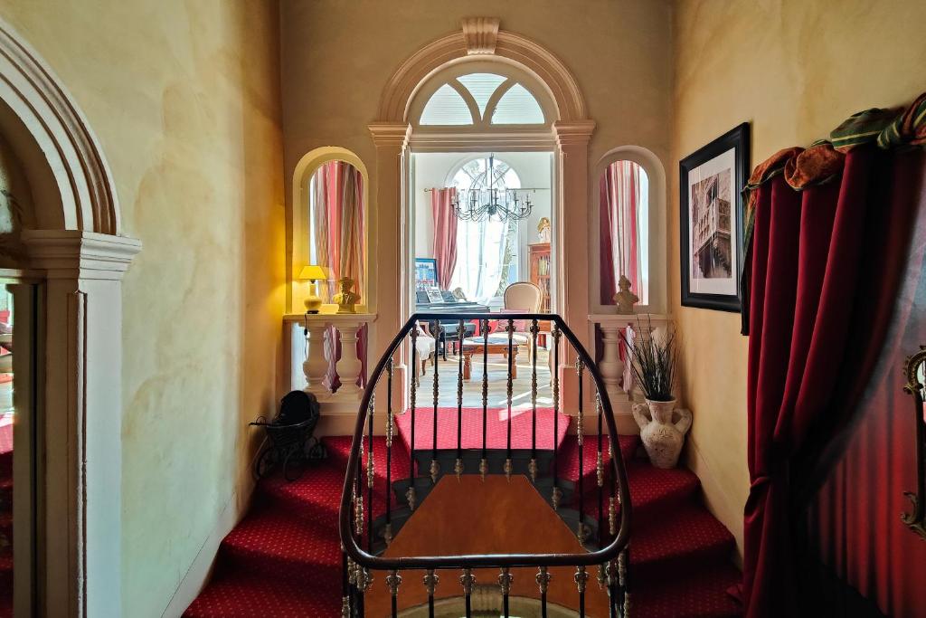 Postel nebo postele na pokoji v ubytování Hotel Des Artistes