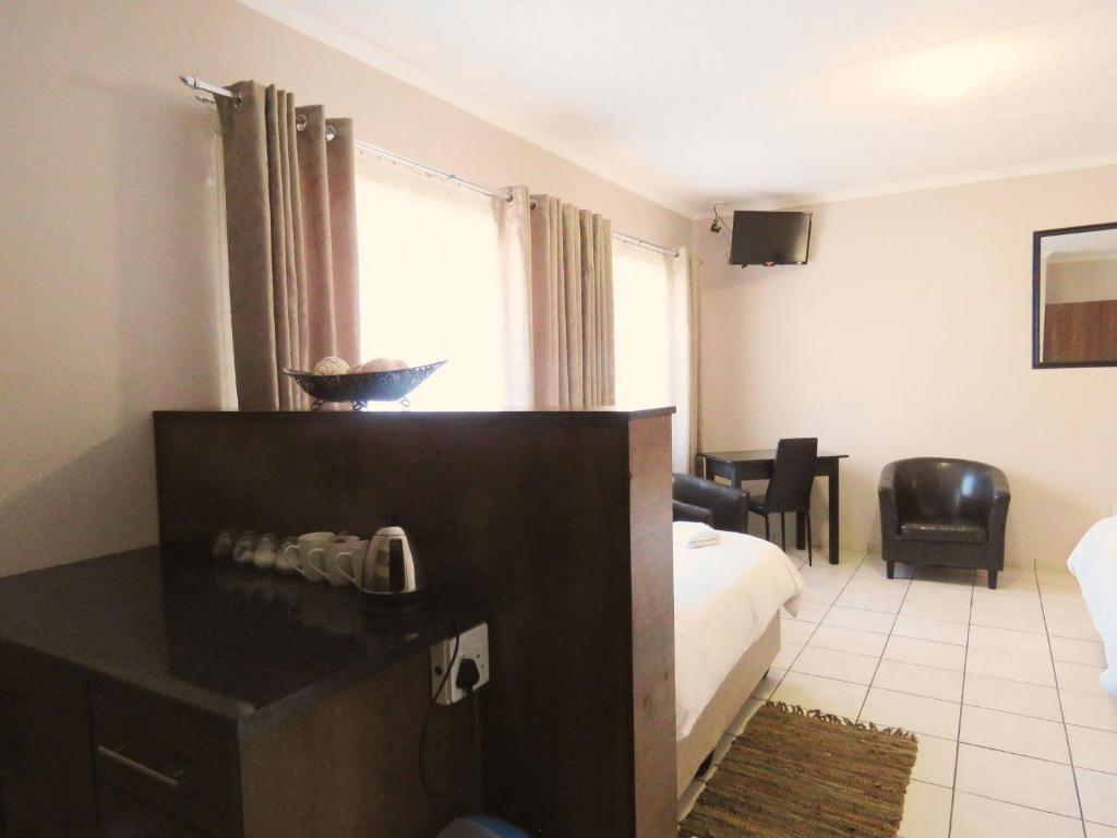 Postel nebo postele na pokoji v ubytování Andante Guesthouse Klerksdorp