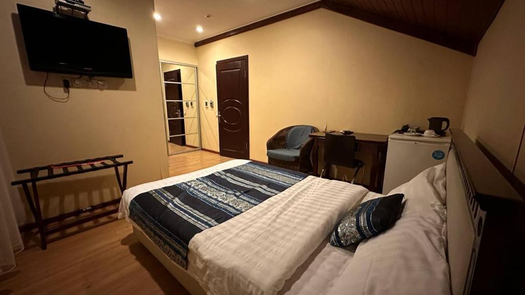 Tian-Shan Hotel - Standard Single Room