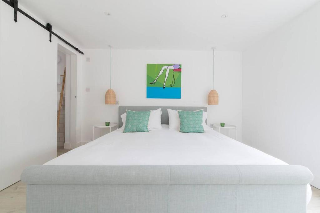 Simple Coastal Luxury near Southwold sleeps 10 7