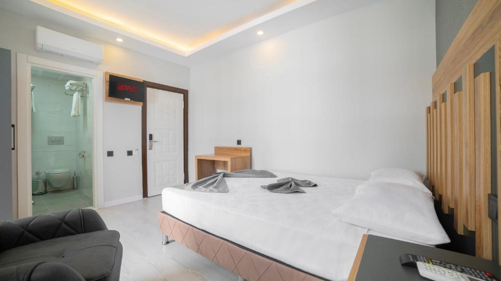 Postel nebo postele na pokoji v ubytování Kafkas Hotel