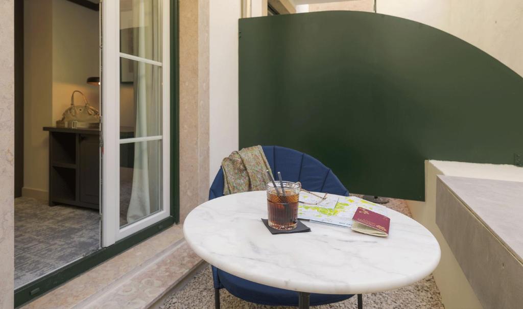 Coin salon dans l'établissement Pousada Alfama