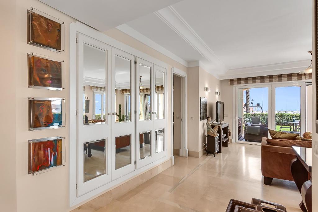 Posezení v ubytování YOLO Spaces - Sotogrande - Puerto Boutique Apartment
