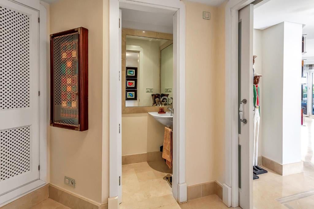 Fotografie z fotogalerie ubytování YOLO Spaces - Sotogrande - Puerto Boutique Apartment v destinaci Sotogrande