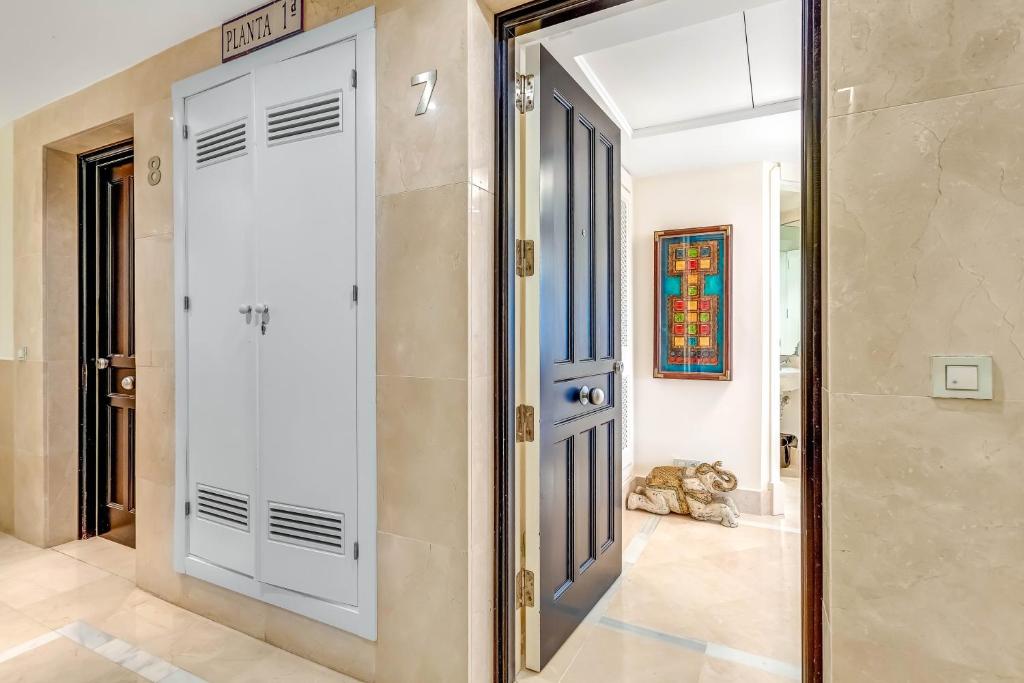 Fotografie z fotogalerie ubytování YOLO Spaces - Sotogrande - Puerto Boutique Apartment v destinaci Sotogrande