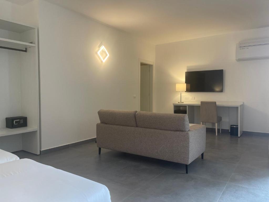 TV a/nebo společenská místnost v ubytování Oasis White Hotel