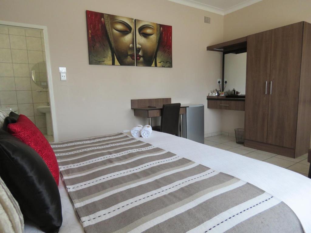 Postel nebo postele na pokoji v ubytování Andante Guesthouse Klerksdorp