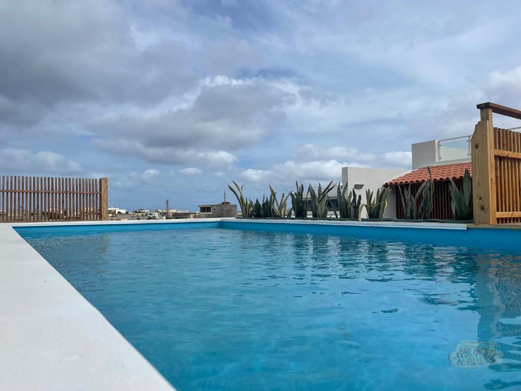 Bazén v ubytování Oasis White Hotel nebo v jeho okolí