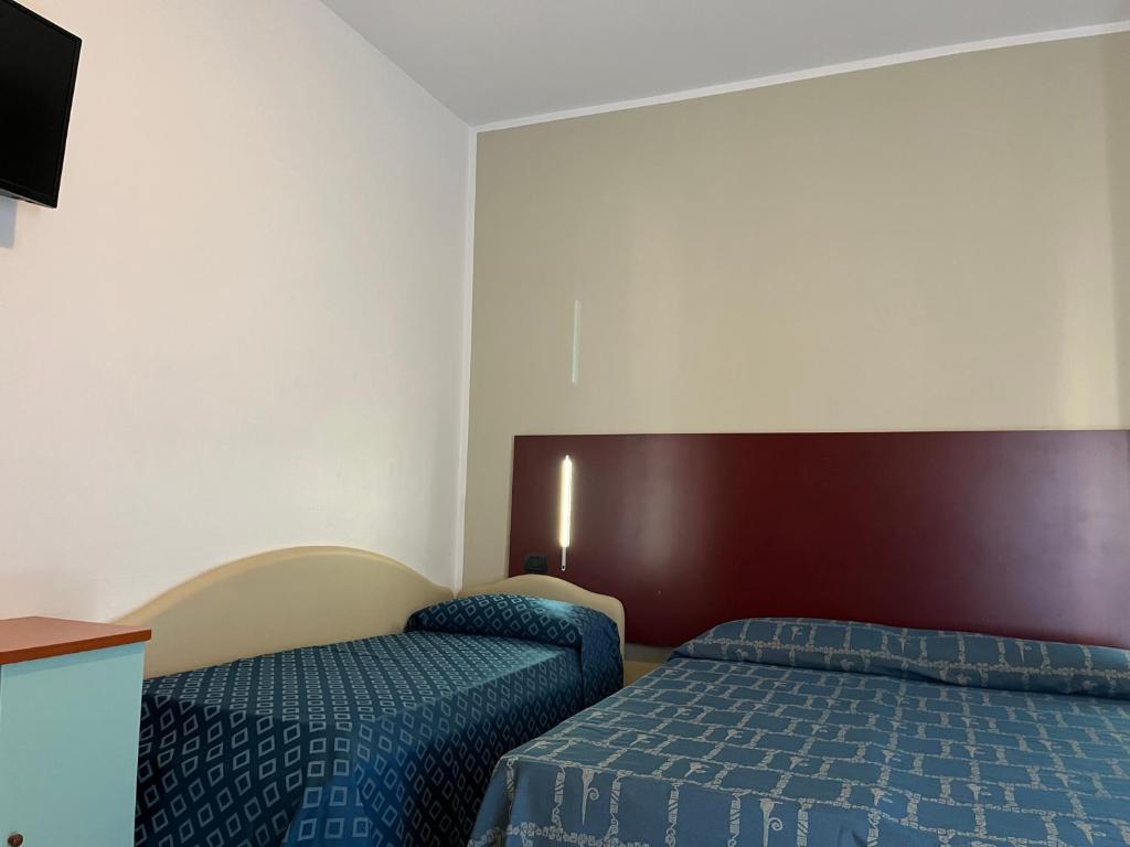 Postel nebo postele na pokoji v ubytování Fellini Rimini