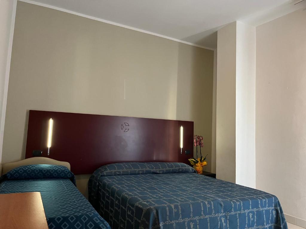 Postel nebo postele na pokoji v ubytování Fellini Rimini
