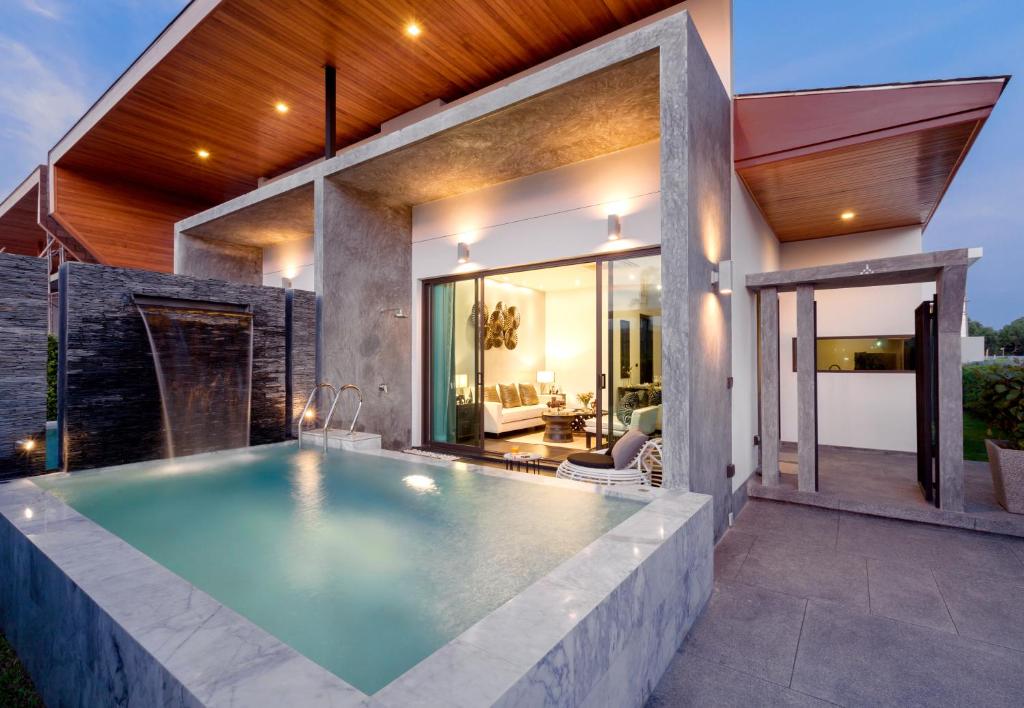 Bazén v ubytování The cozy private pool villa nebo v jeho okolí