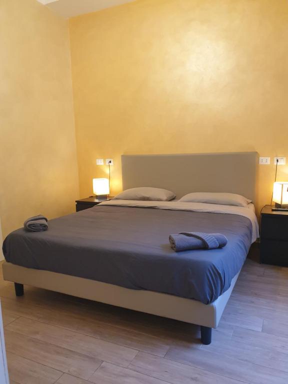 ローマにあるLombardoのベッドルーム1室(枕2つ付)