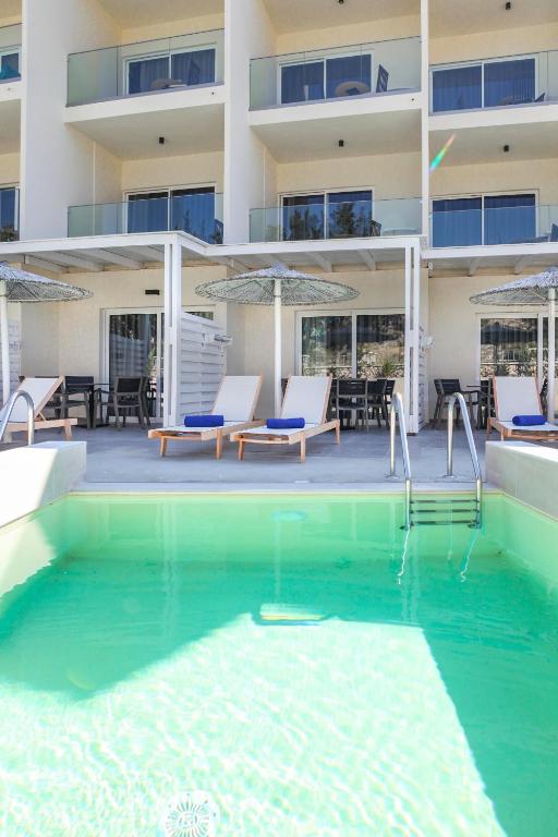 Bazén v ubytování Delfinia Resort - All Inclusive nebo v jeho okolí