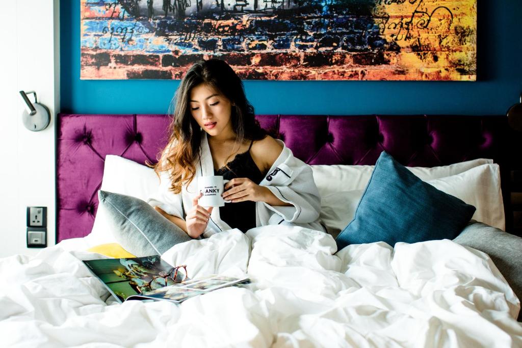 Postel nebo postele na pokoji v ubytování Hotel G Yangon