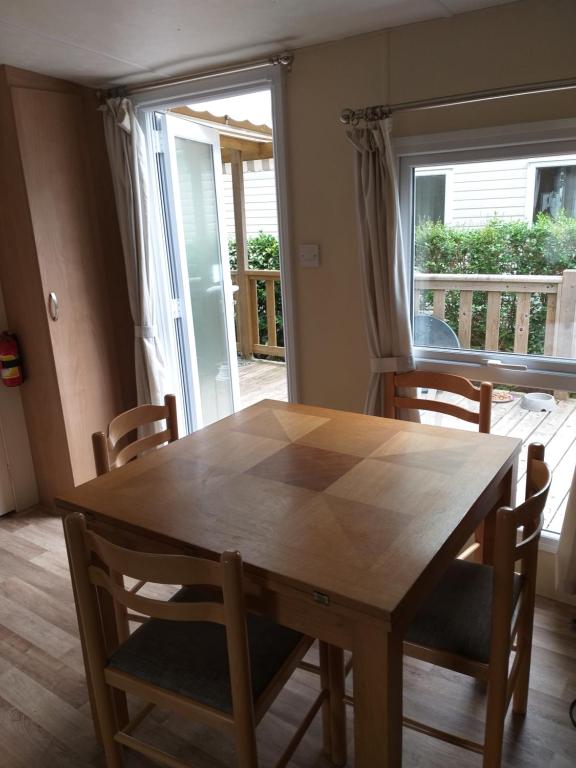 Balkón alebo terasa v ubytovaní KERLANN****MOBIL-HOME 4 CH TOUT CONFORT