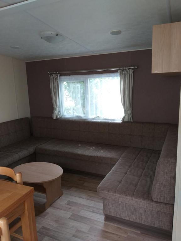 Posedenie v ubytovaní KERLANN****MOBIL-HOME 4 CH TOUT CONFORT