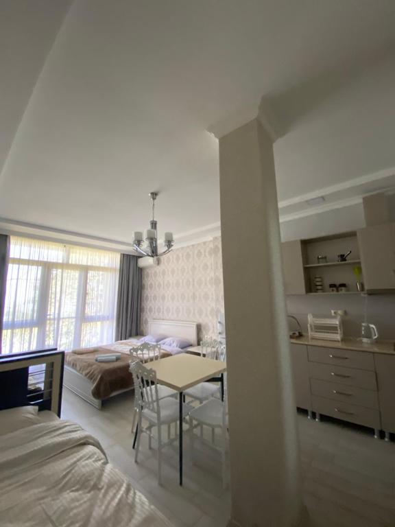 Kuchyň nebo kuchyňský kout v ubytování House on Moryakov 55