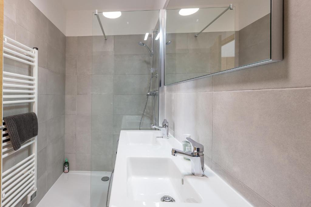 Kúpeľňa v ubytovaní Giardinu di Luce - Appt pour 4 vue mer