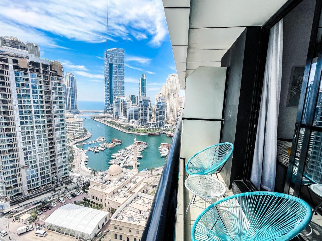 Balkón nebo terasa v ubytování Charming 1BR Apart With Stunning Sea&Marina Views