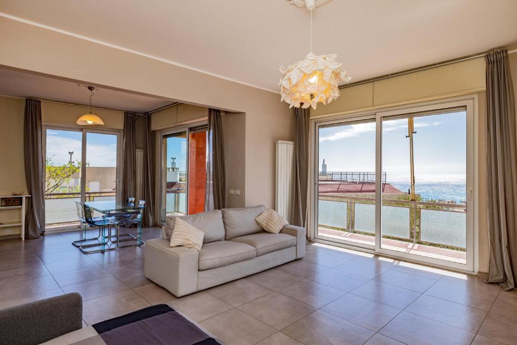 Posedenie v ubytovaní CASA MATILDE - Appartamento Vista Mare - con posto auto