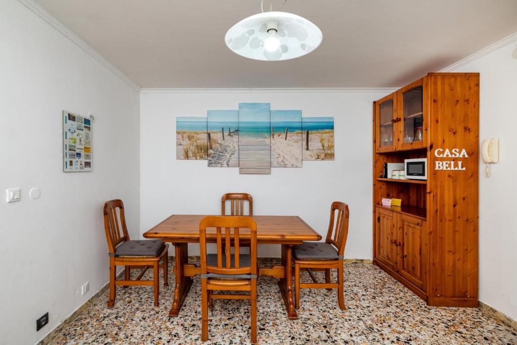 a dining room with a wooden table and chairs at CASA BELL - Appartamento con parcheggio privato e bike room in Finale Ligure