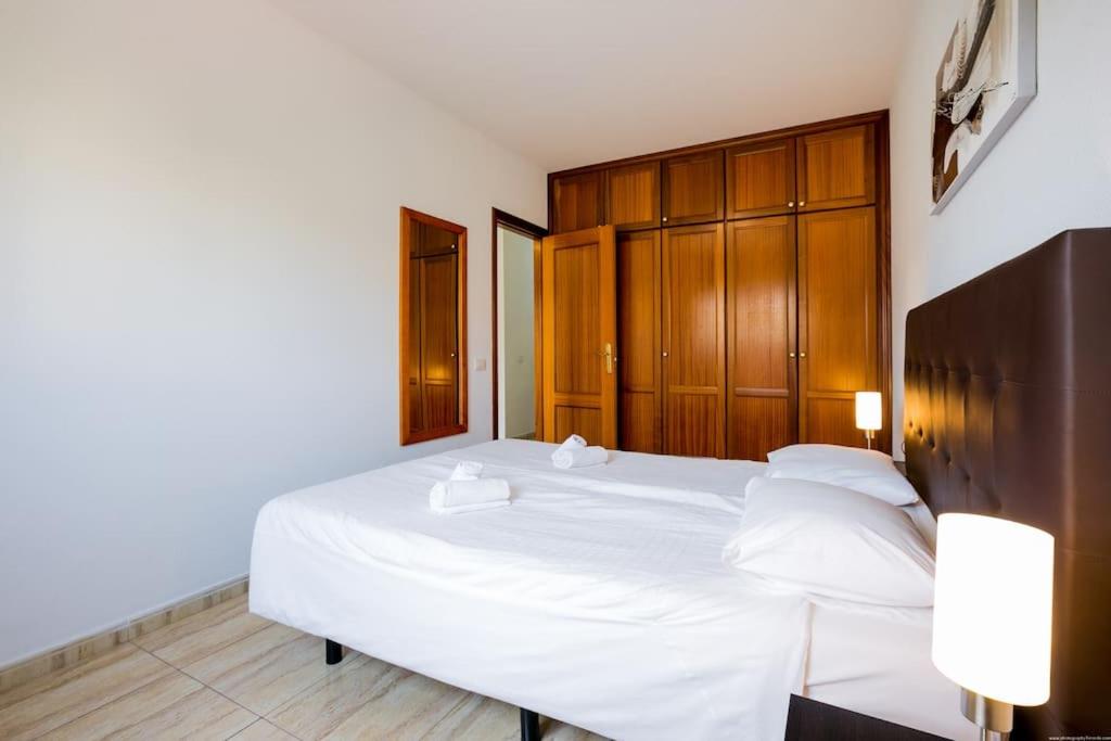 Posteľ alebo postele v izbe v ubytovaní Palm Mar Romantic Suite A11