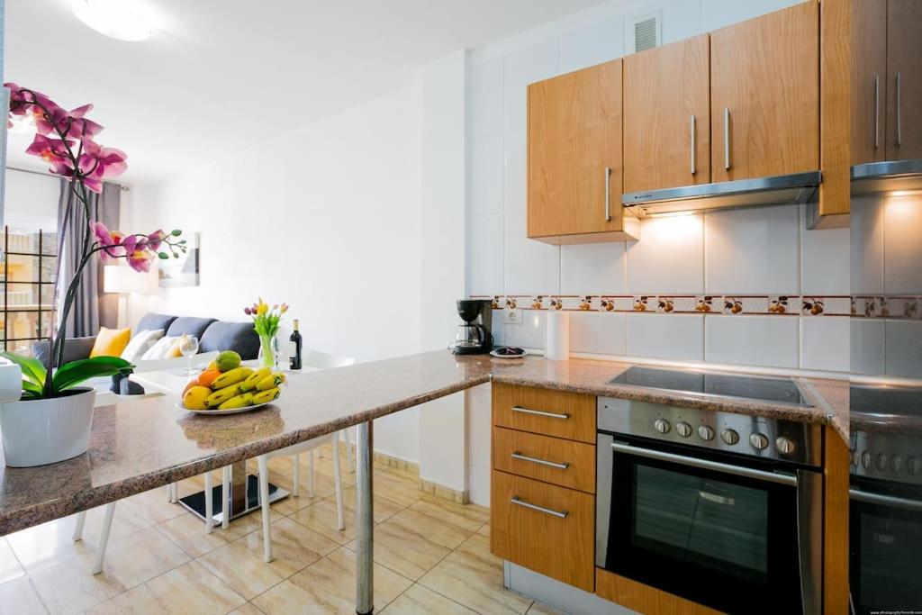Kuchyňa alebo kuchynka v ubytovaní Palm Mar Romantic Suite A11