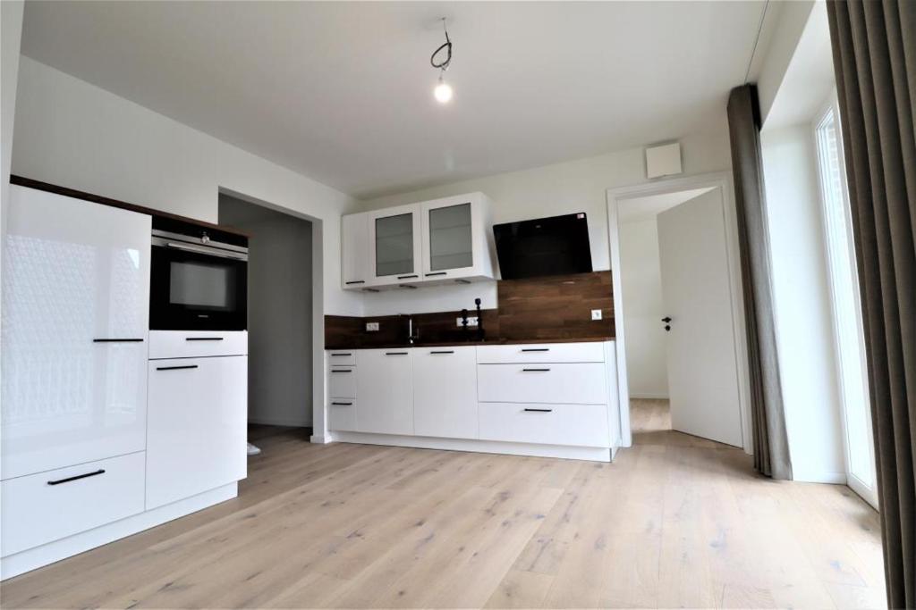 Kuchyň nebo kuchyňský kout v ubytování Villa Dornkamp 4 - Luxuriöse Ferienwohnung für 4 Personen inklusive Balkon und Sauna