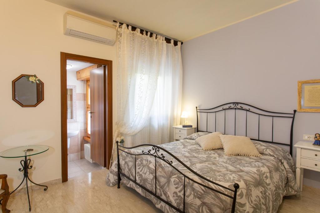 Postel nebo postele na pokoji v ubytování Al Borgo Rooms