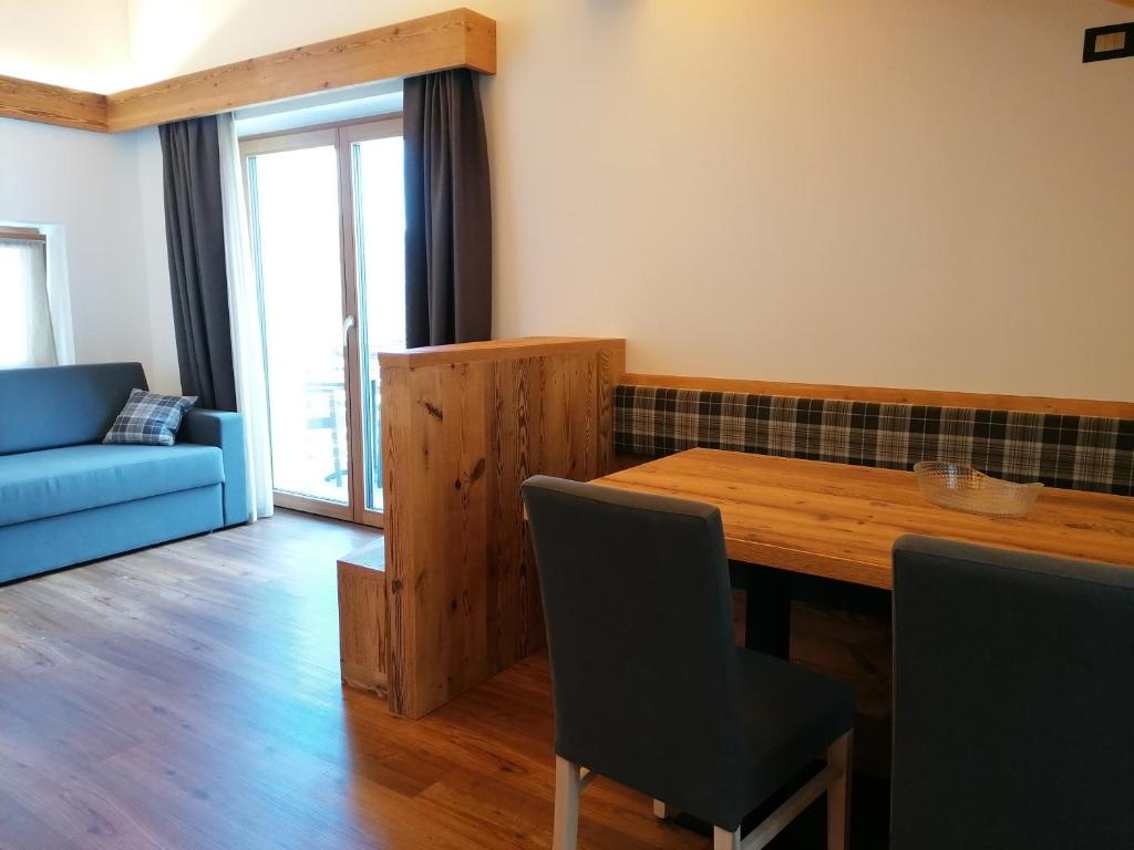 Posezení v ubytování DOLOMITES B&B - Suites, Apartments and SPA
