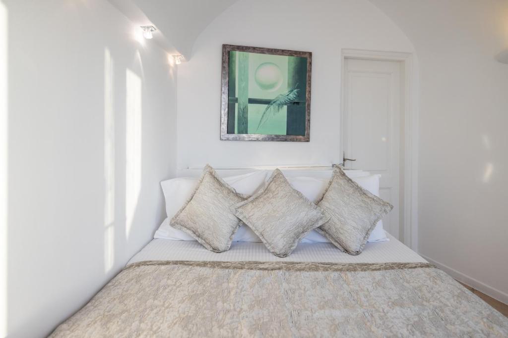 Above Blue Suites - 1