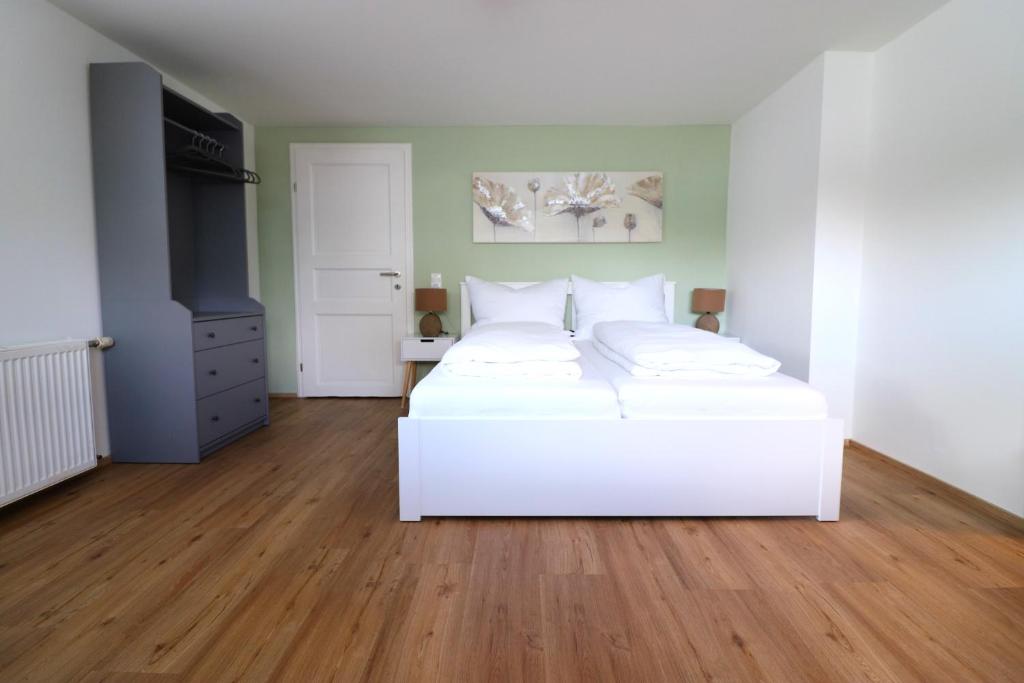 Postel nebo postele na pokoji v ubytování Montfort Apartments - Feldkirch