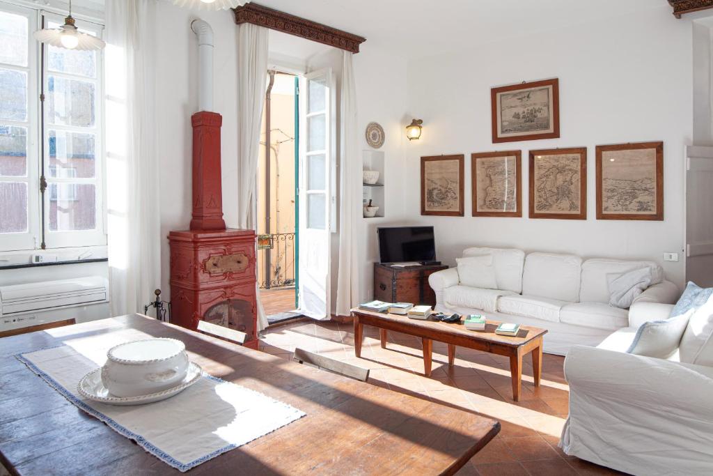 A seating area at Chiara House