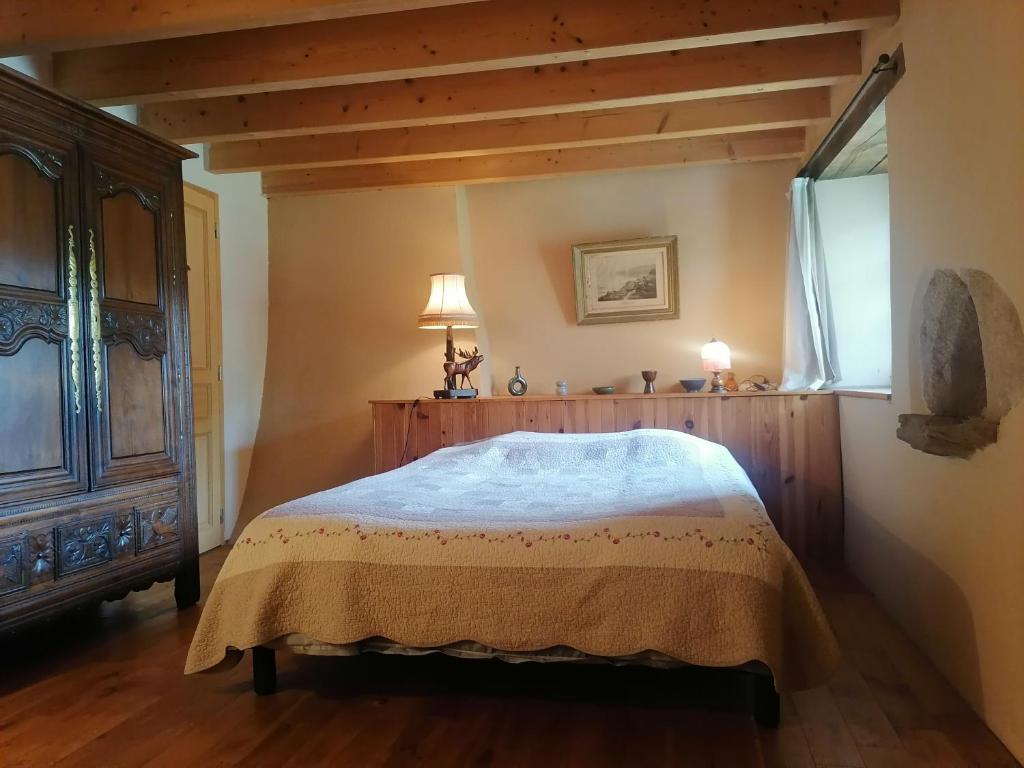 Postel nebo postele na pokoji v ubytování Frairie Du Divit