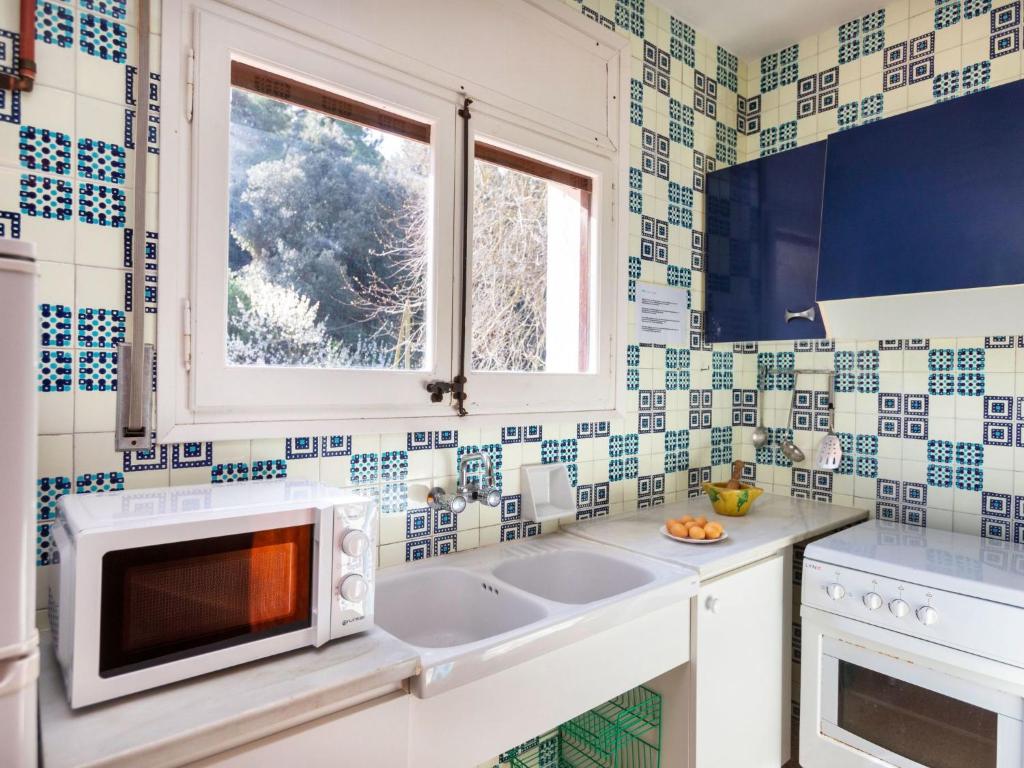Kuchyň nebo kuchyňský kout v ubytování Apartment S'Esquirol Nº4 by Interhome