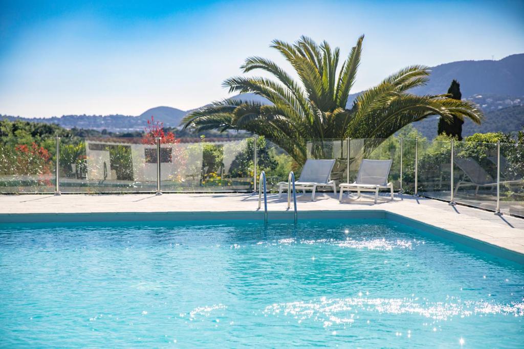 Bazén v ubytovaní Suite Tropez, Résidence de prestige alebo v jeho blízkosti